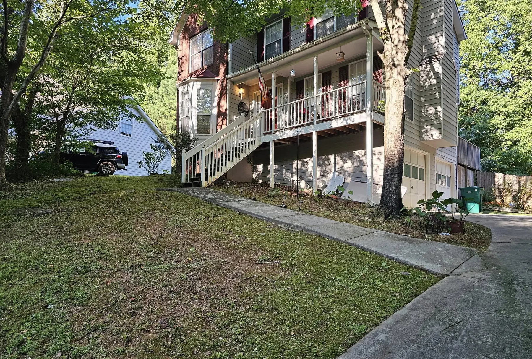Front lawn and walkway freshly maintained