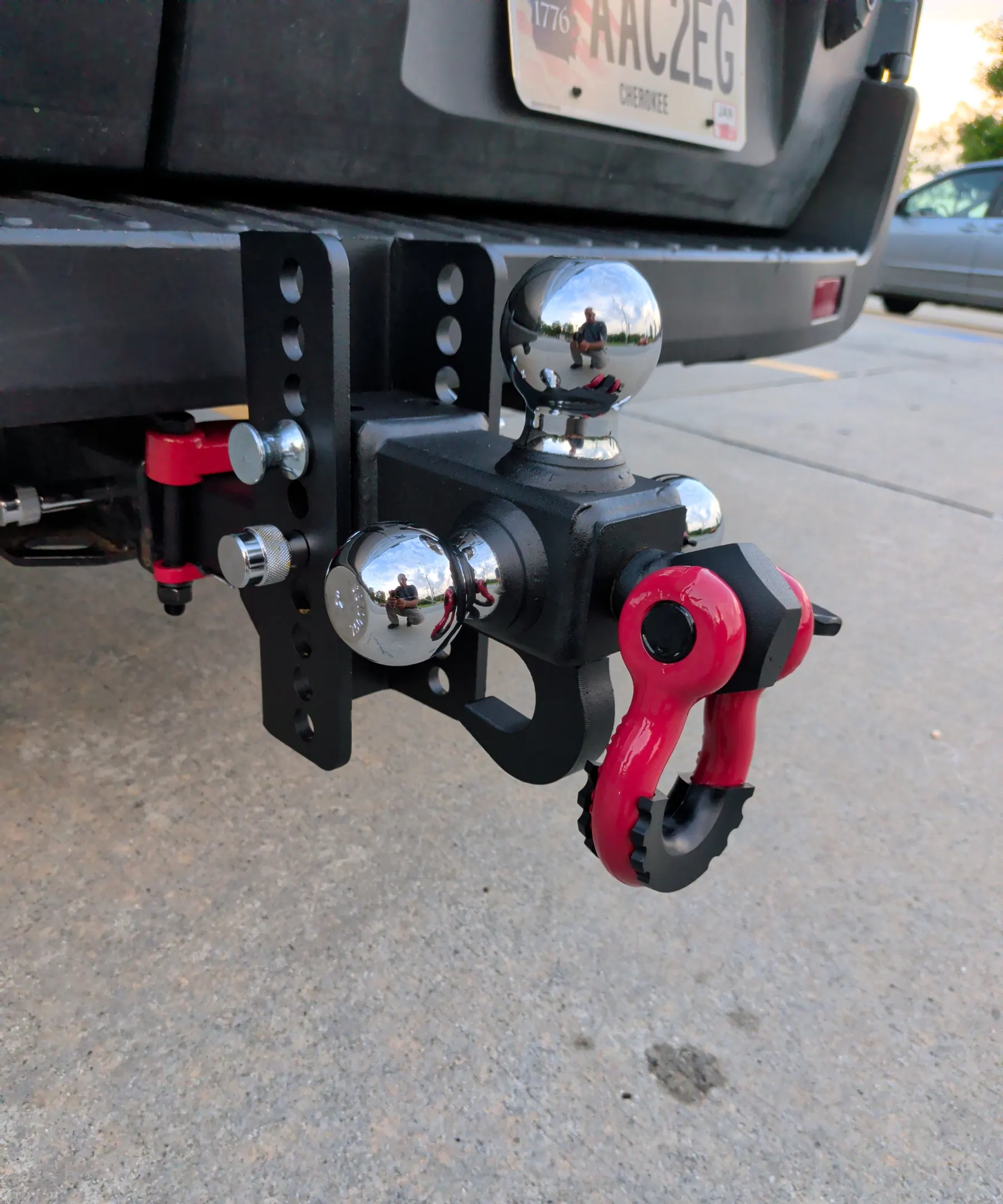 Heavy-duty hitch on the KND truck